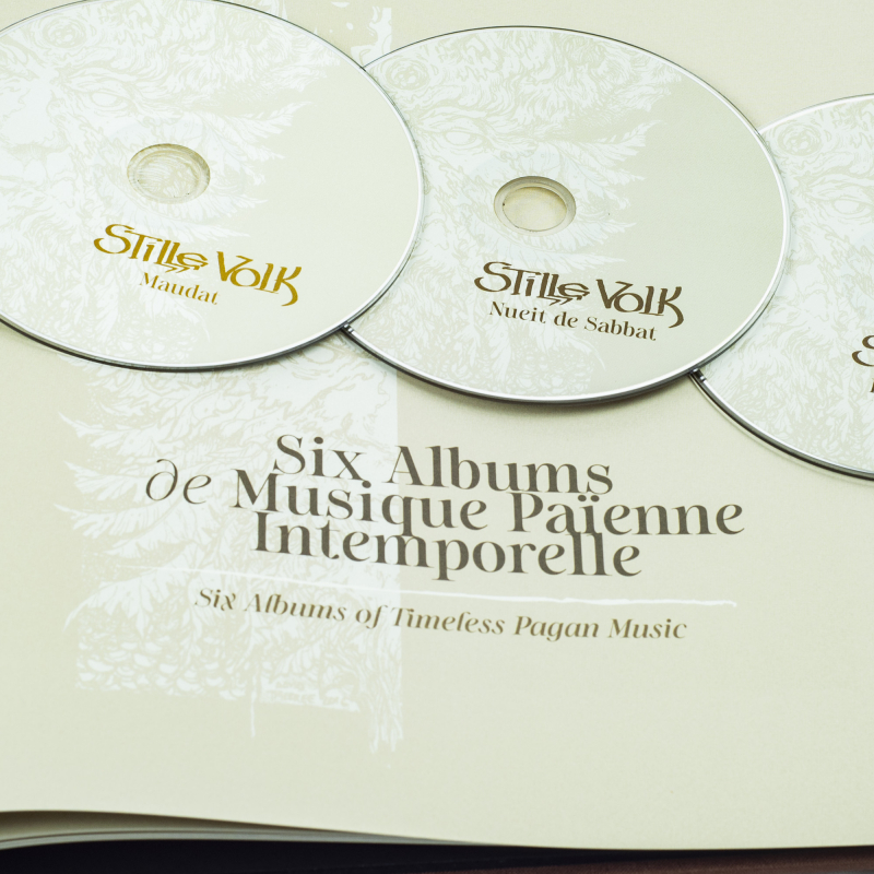 Stille Volk - Los Cants De Pyrène: Two Decades Of Pagan Hymns And Ancient Lore Artbook 7-CD